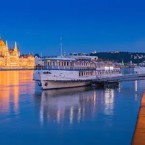 3* Botel Grand Jules - Boat