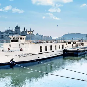 4* Botel Onriver - Ms Cézanne